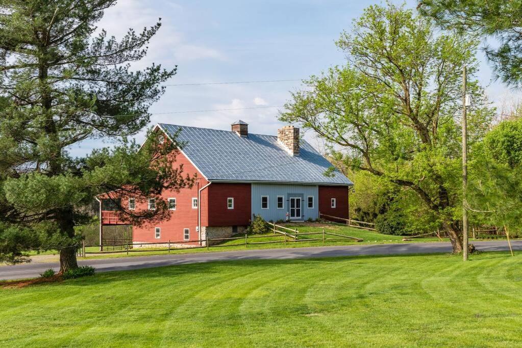 The Barn At Evermore: Riverfront Retreat W/Hot Tub Luray Εξωτερικό φωτογραφία