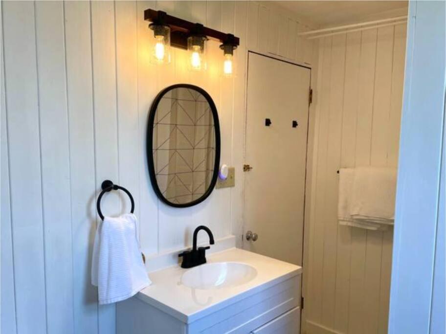 The Barn At Evermore: Riverfront Retreat W/Hot Tub Luray Εξωτερικό φωτογραφία