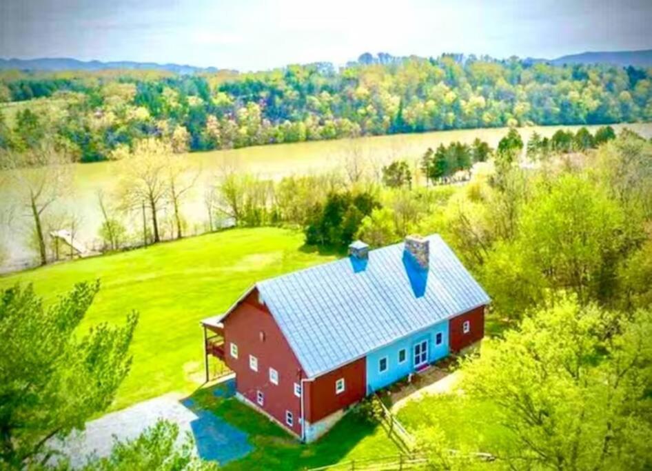The Barn At Evermore: Riverfront Retreat W/Hot Tub Luray Εξωτερικό φωτογραφία