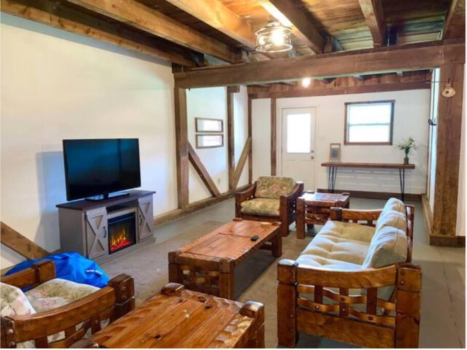 The Barn At Evermore: Riverfront Retreat W/Hot Tub Luray Εξωτερικό φωτογραφία