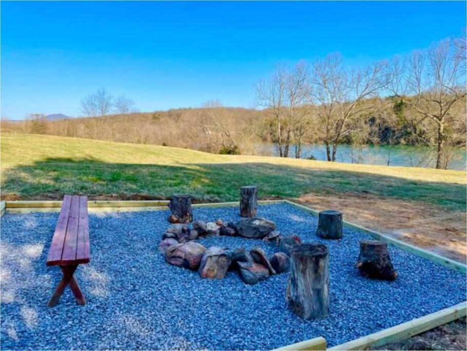 The Barn At Evermore: Riverfront Retreat W/Hot Tub Luray Εξωτερικό φωτογραφία
